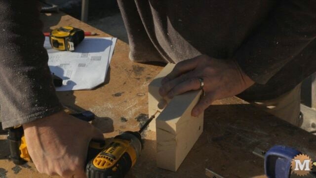 assembling the end parts of the form